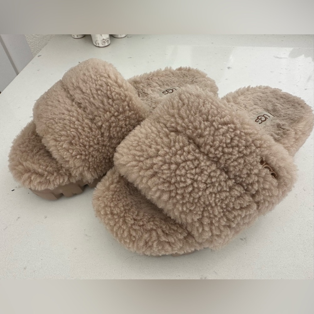 UGG Women's Fluff Slide Slippers in Taupe